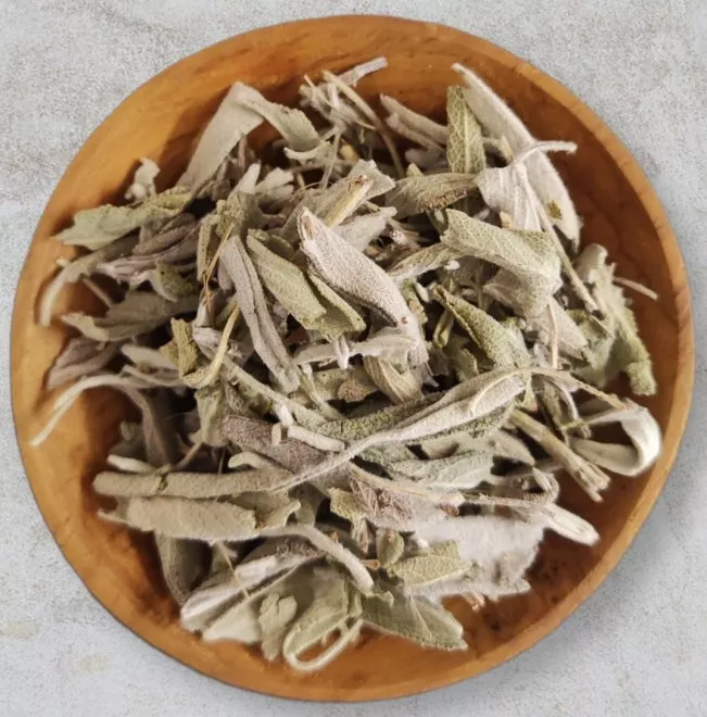 Salbeibl�tter ganz