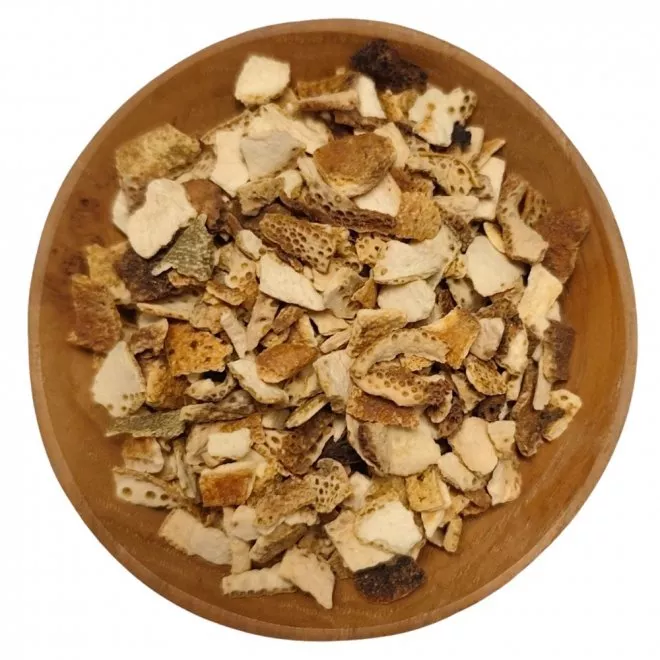 Orangenschalen geschnitten